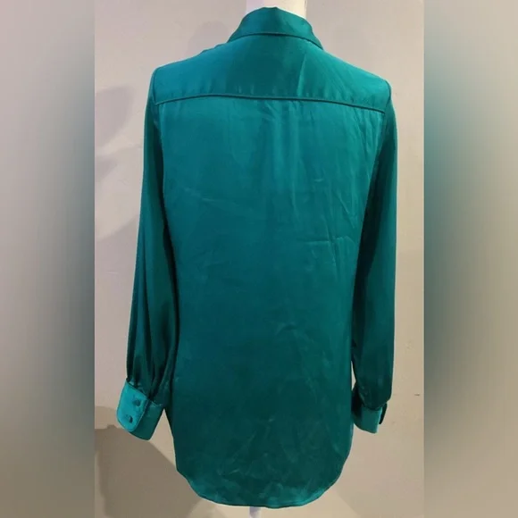 Chicos Satin Pleat Sleeve Shirt Button Up Blouse Bright Jade Green Sz 0 (S) NWT - Picture 3 of 9
